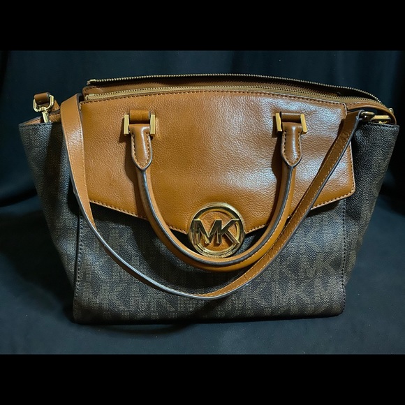 Micheal Kors handbag - Picture 1 of 5